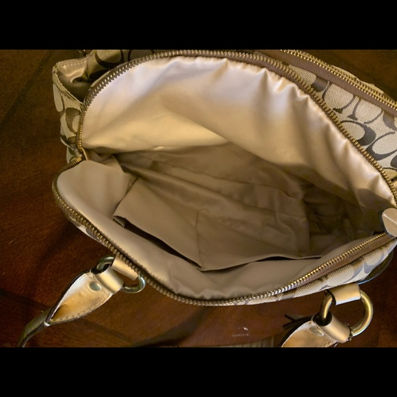 Coach purse - Picture 4 of 6